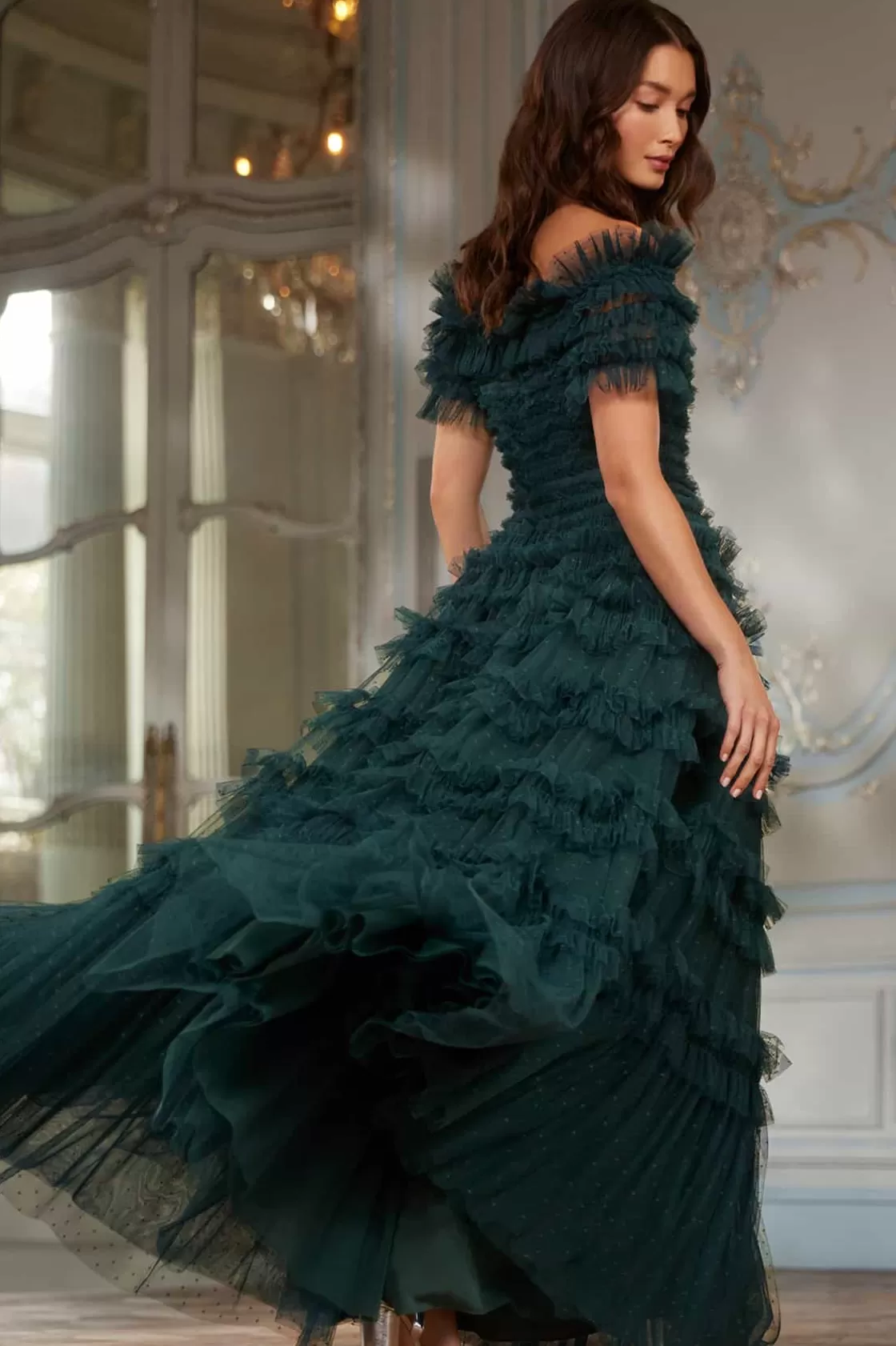 Needle & Thread Plus Size | Suknie Wieczorowe-Lisette Ruffle Off Shoulder Gown Green