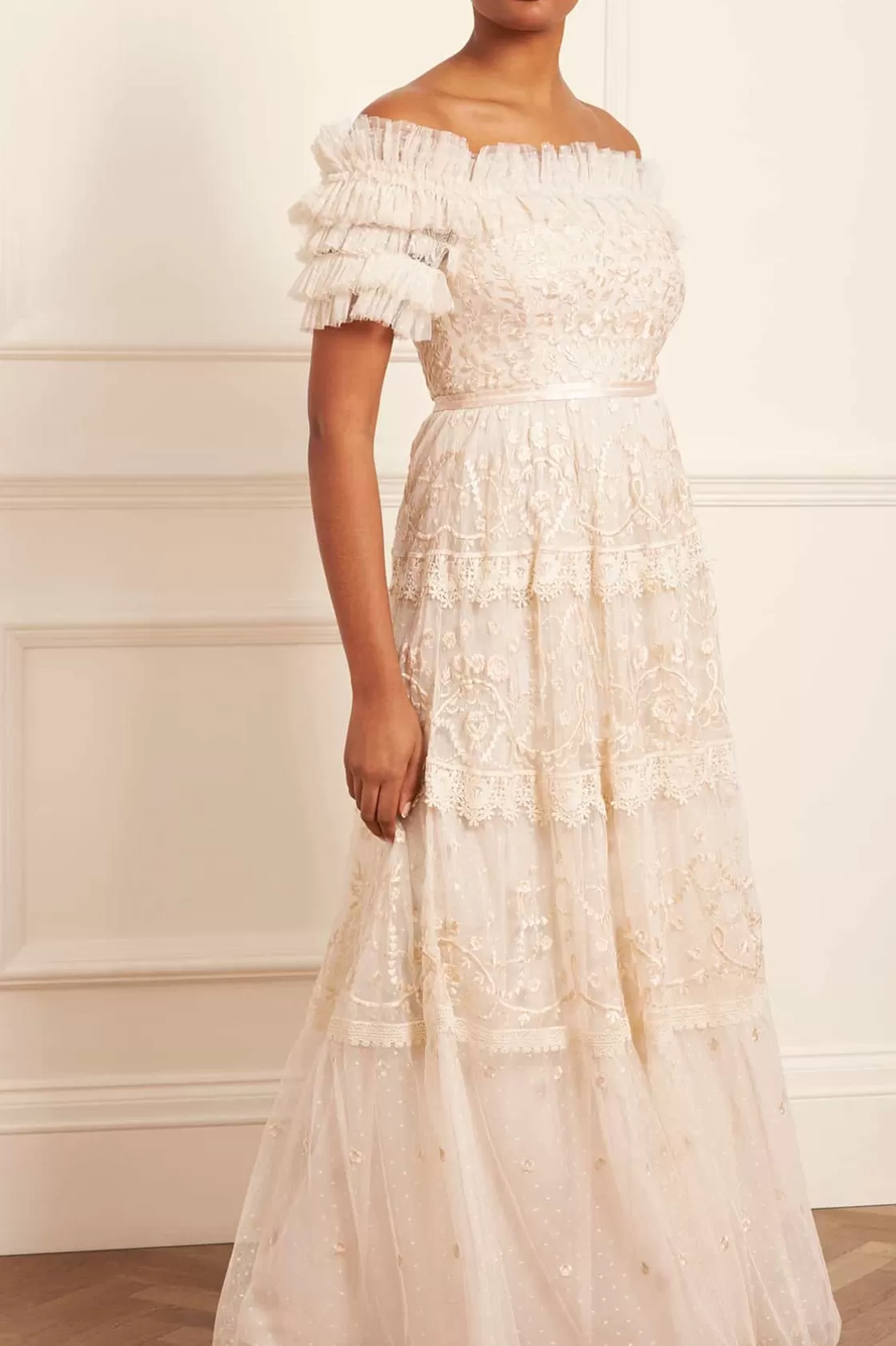 Needle & Thread Bridesmaid | Strona Ślubna-Midsummer Lace Off-Shoulder Gown Champagne