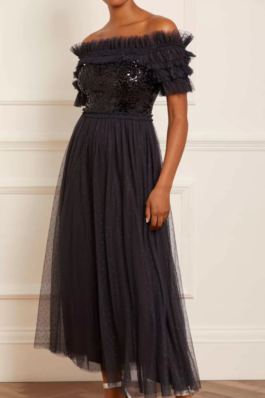 Needle & Thread Plus Size | Suknie Wieczorowe-Sequin Wreath Bodice Off-Shoulder Ankle Gown Black